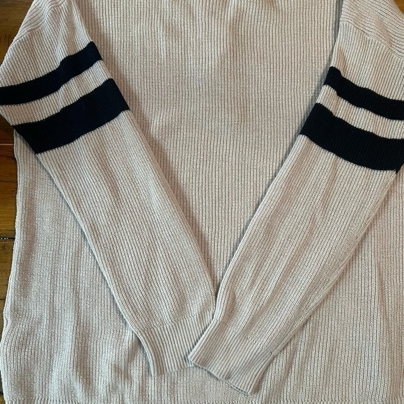 American Eagle Stripe Varsity Henley Pullover Sweater Beige/ Black size Small - Picture 2 of 4